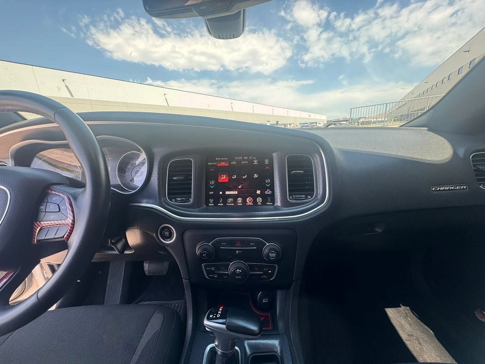 Used 2015 Dodge Charger SXT RWD image 12
