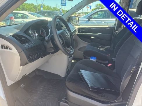Used 2015 Dodge Grand Caravan SE w/ Quick Order Package 29E SE FWD image 8