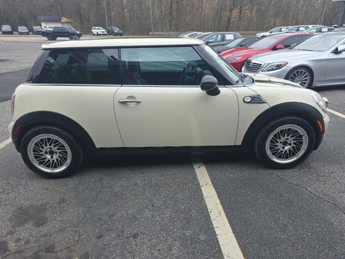Used 2010 MINI Cooper Hardtop image 6