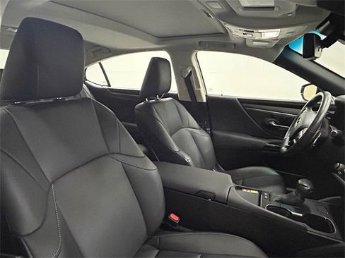 Certified 2024 Lexus ES 300h w/ Premium Package image 11
