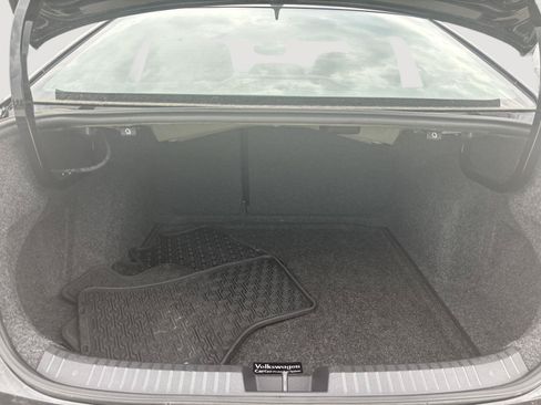 Certified 2022 Volkswagen Jetta SE w/ Panoramic Sunroof Package FWD image 10