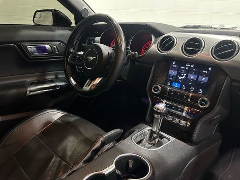 Used 2019 Ford Mustang Premium image 9