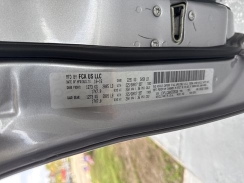 Used 2019 Jeep Cherokee Latitude w/ Popular Appearance Group FWD image 33