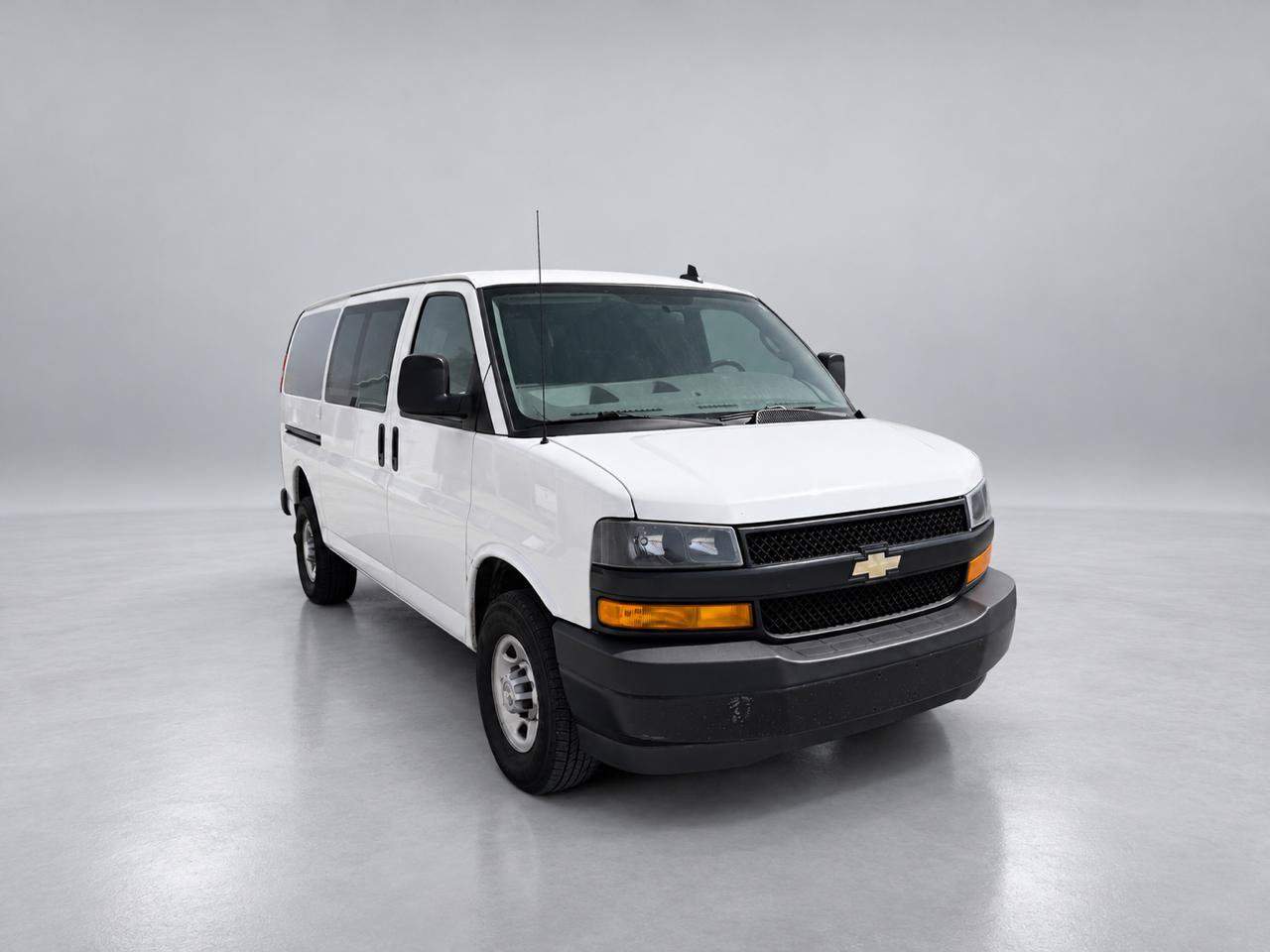 Used 2022 Chevrolet Express 2500 w/ Driver Convenience Package RWD image 7