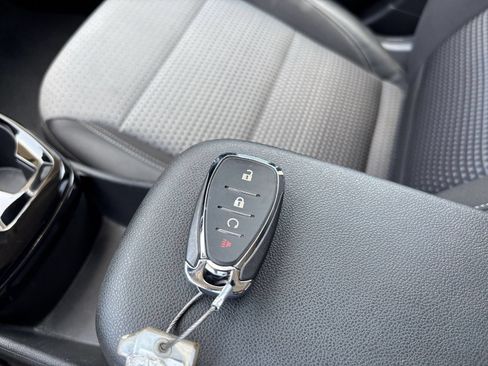Used 2025 Chevrolet Trax LT FWD image 21