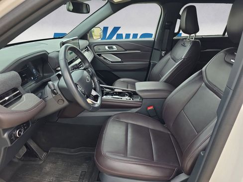 Used 2025 Ford Explorer Platinum AWD/4WD image 9