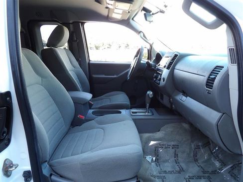 Used 2017 Nissan Frontier S image 10