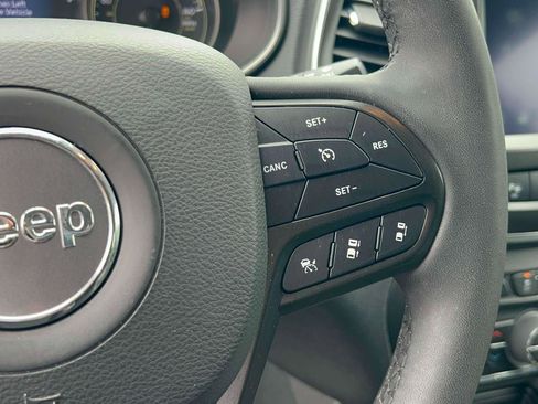 Used 2023 Jeep Cherokee Trailhawk AWD/4WD image 20