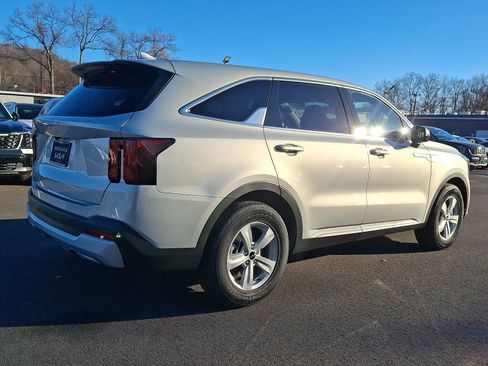 New 2026 Kia Sorento LX FWD image 4