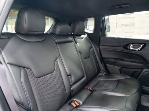 Used 2026 Jeep Compass Latitude image 29