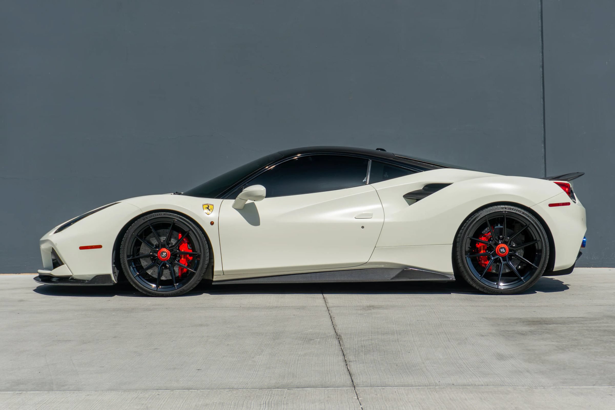 Used 2018 Ferrari 488 GTB RWD image 2