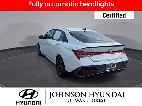 Certified 2025 Hyundai Elantra SEL image 7