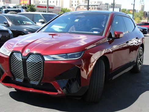 Used 2024 BMW iX xDrive50 w/ Premium Package AWD/4WD image 4