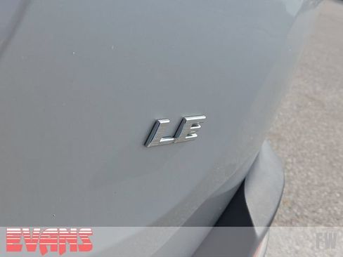 Used 2015 Toyota RAV4 LE FWD image 3