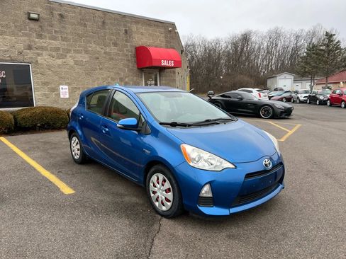 Used 2012 Toyota Prius C One image 3