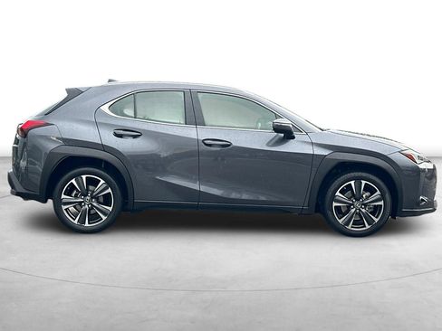 Used 2022 Lexus UX 200 w/ Accessory Package (Z2) FWD image 7