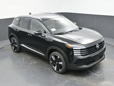 New 2025 Nissan Kicks SR image 19