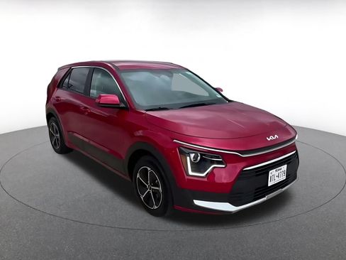 Used 2026 Kia Niro LX FWD image 3