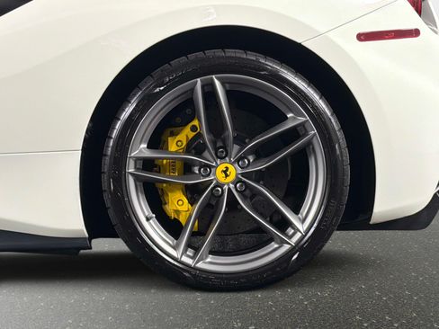 Used 2019 Ferrari 488 GTB RWD image 13