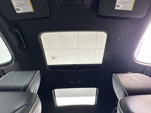 Certified 2023 Chevrolet Traverse Premier FWD image 19