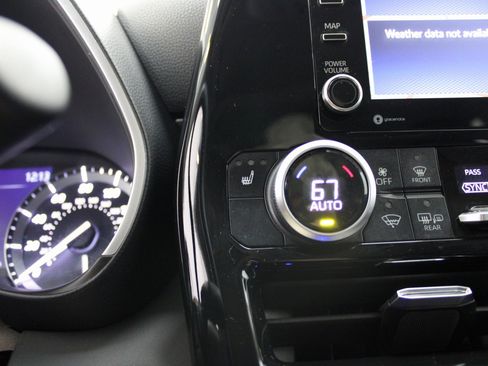 Used 2021 Toyota Highlander XLE image 41