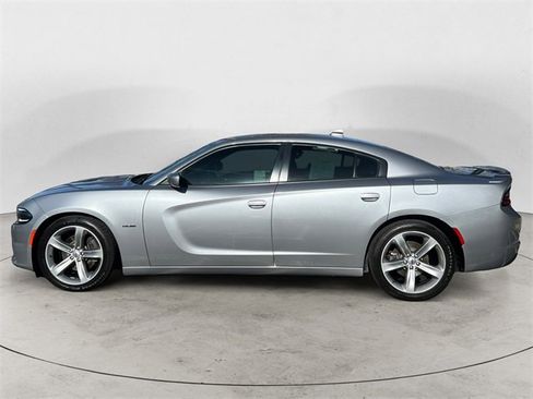 Used 2018 Dodge Charger R/T image 2