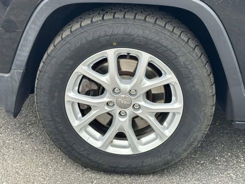 Used 2016 Jeep Cherokee Latitude FWD image 9