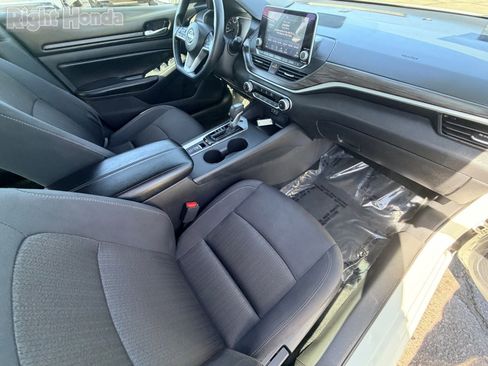 Used 2025 Nissan Altima 2.5 SV AWD/4WD image 12