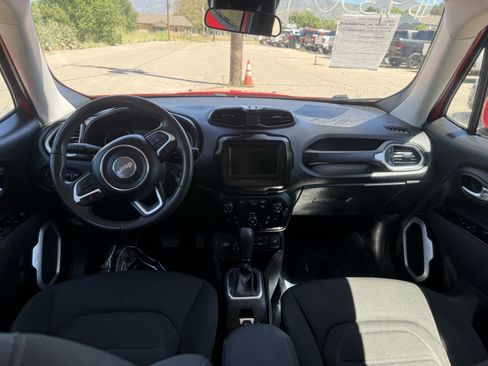 Used 2021 Jeep Renegade Latitude AWD/4WD image 9