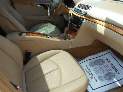 Used 2007 Mercedes-Benz E 350 4MATIC Sedan image 10