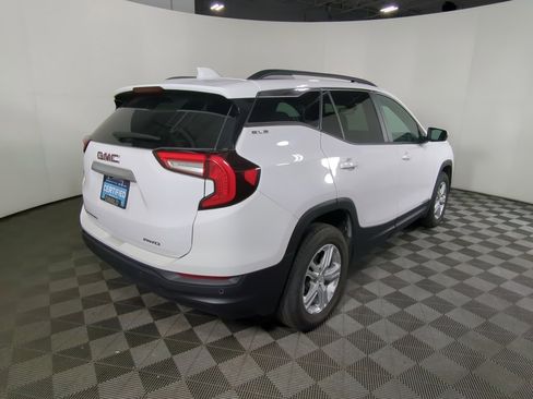 Used 2023 GMC Terrain SLE w/ Driver Convenience Package image 4