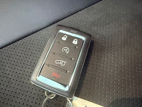 New 2025 Jeep Grand Cherokee Altitude image 28