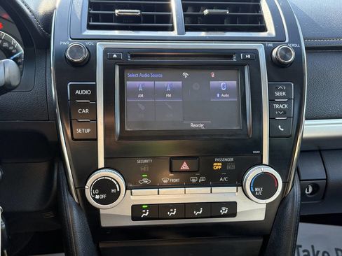 Used 2014 Toyota Camry SE FWD image 40