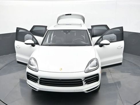 Certified 2022 Porsche Cayenne Platinum Edition AWD/4WD image 32