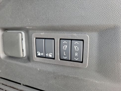 Used 2025 Chevrolet Tahoe High Country RWD image 15