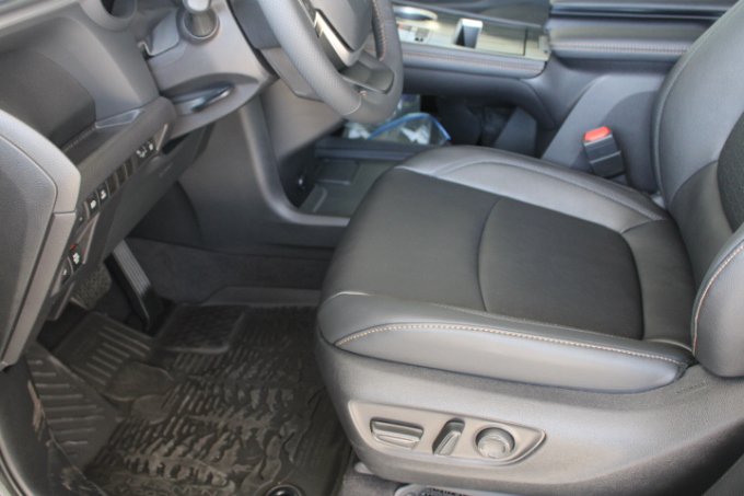 New 2026 Toyota Sienna XLE Woodland Edition AWD/4WD image 11