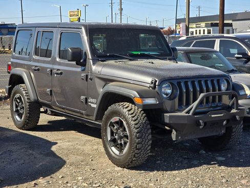 Used 2018 Jeep Wrangler Unlimited Sport image 3