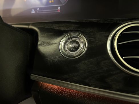 Used 2018 Mercedes-Benz E 300 4MATIC image 18