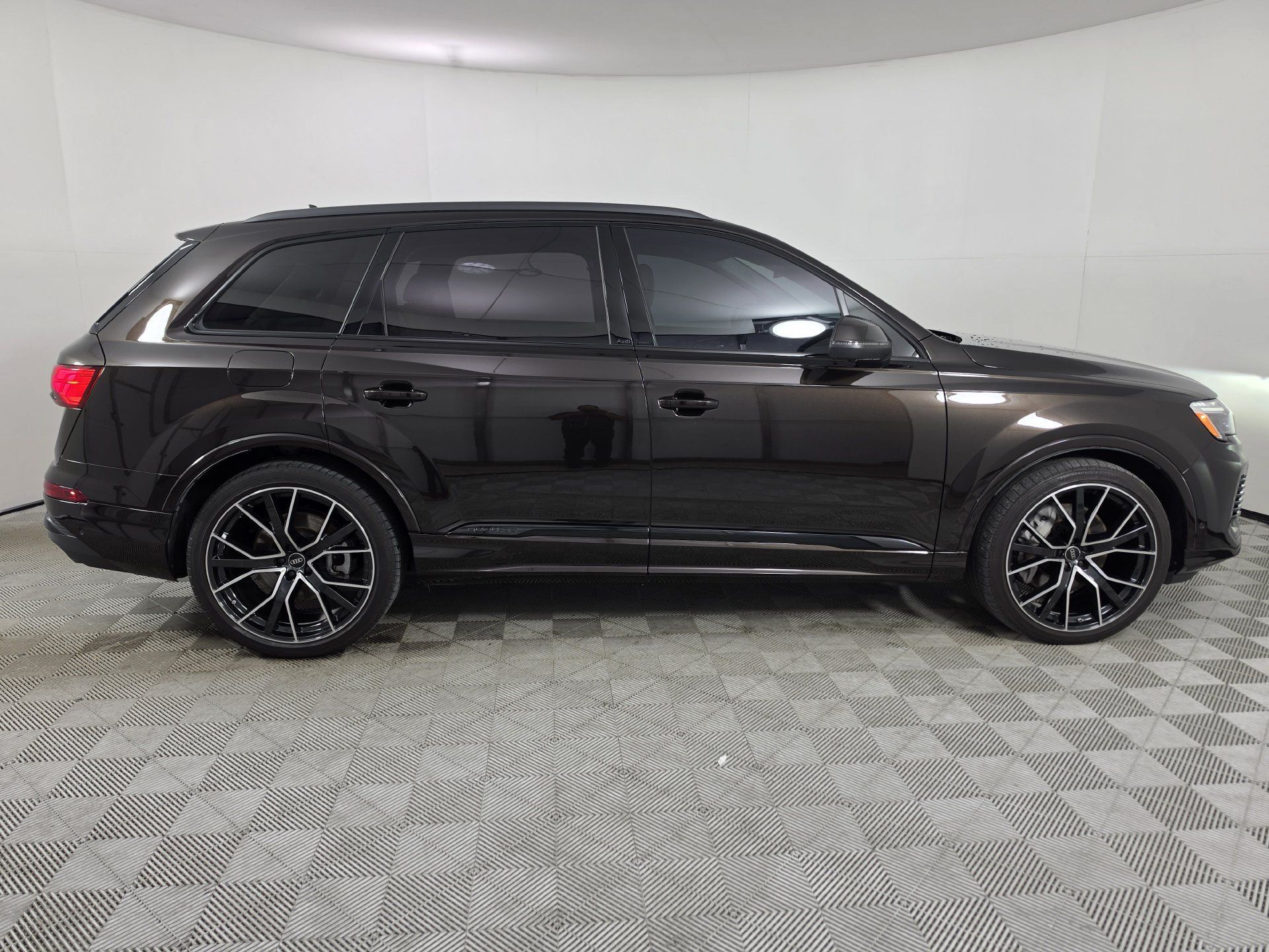 Used 2025 Audi Q7 3.0T Premium Plus AWD/4WD image 44