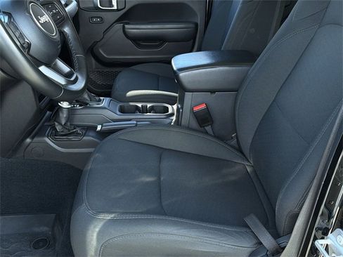 Used 2022 Jeep Gladiator Willys image 25