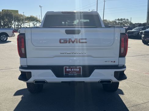 Used 2024 GMC Sierra 1500 AT4 w/ Technology Package image 9