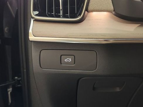 New 2026 Volvo XC90 B6 Plus w/ Protection Package Premier image 22