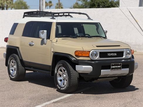 Used 2014 Toyota FJ Cruiser 4WD w/ Upgrade Package image 1