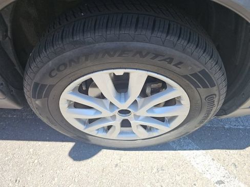 Used 2020 Nissan Rogue SV AWD/4WD image 17