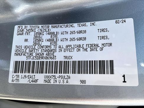 Used 2024 Toyota Tundra Limited AWD/4WD image 35
