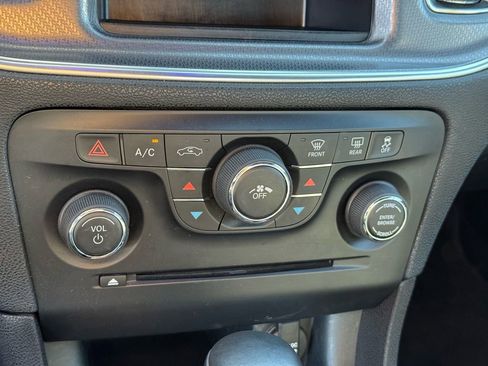 Used 2014 Dodge Charger SE w/ Connectivity Group image 26