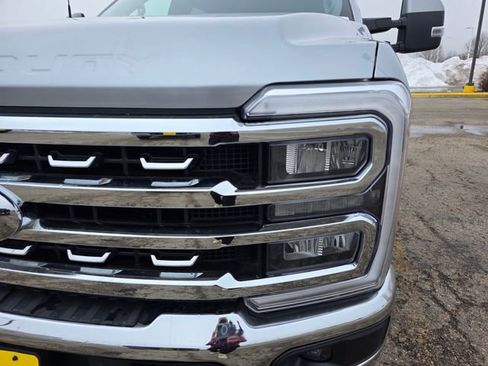 Used 2023 Ford F250 Lariat image 3