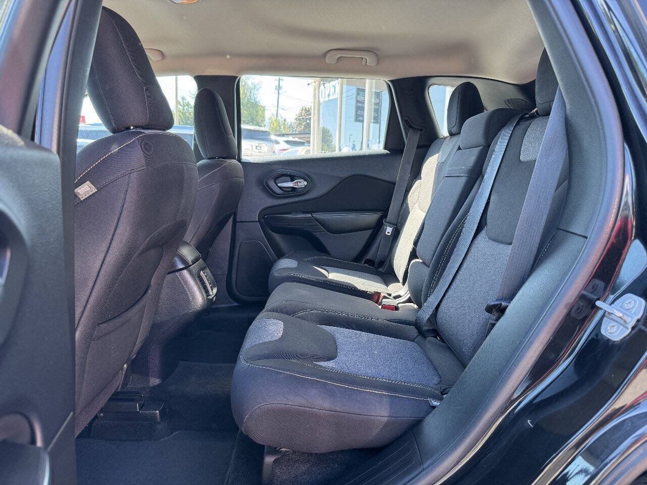 Used 2015 Jeep Cherokee Sport AWD/4WD image 24