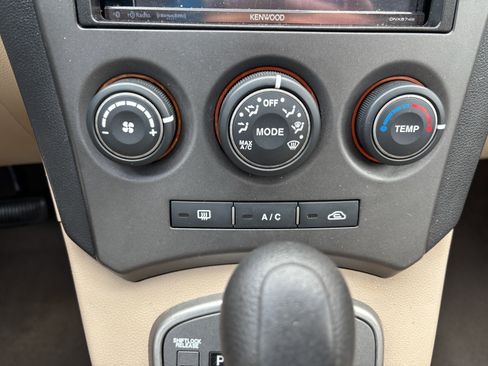 Used 2007 Kia Rondo LX w/ Convenience Pkg image 19