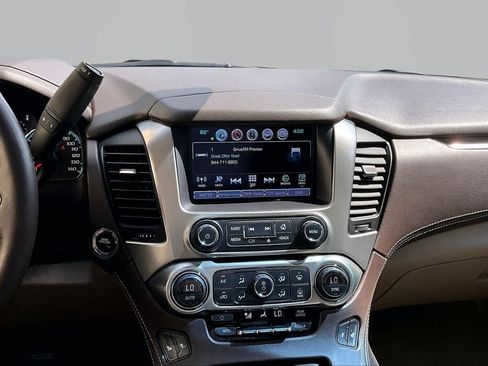 Used 2017 Chevrolet Suburban LT RWD image 7